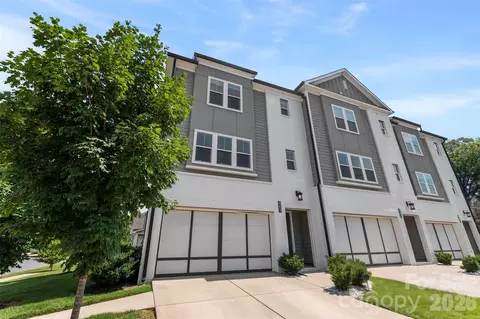543 Greystone Rd, Charlotte, NC 28209