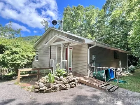 105 Chestnut Hill Rd, Black Mountain, NC 28711
