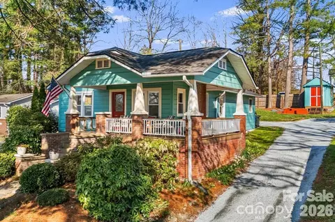 1207 Willow Rd, Hendersonville, NC 28739