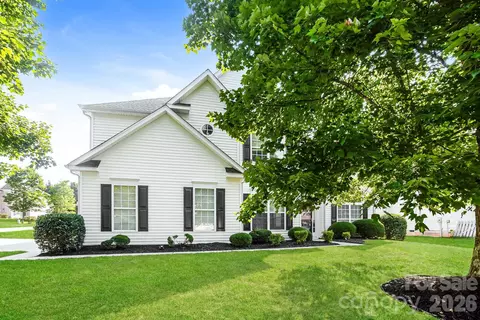 200 Golden Valley Dr, Mooresville, NC 28115