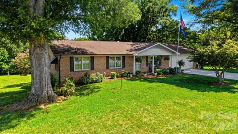 3210 W Calvin St, Claremont, NC 28610