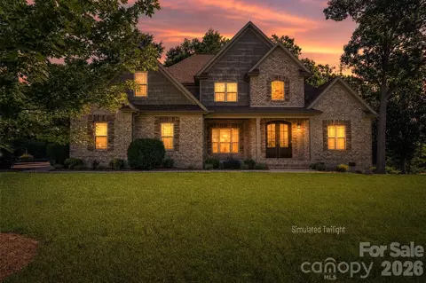708 Players Ridge Rd, Hickory, NC 28601