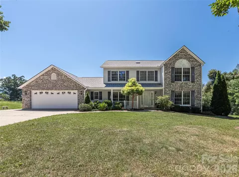 35 Forest Knoll Dr, Weaverville, NC 28787