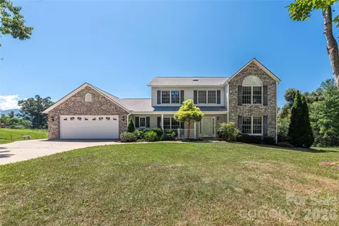 35 Forest Knoll Dr, Weaverville, NC 28787