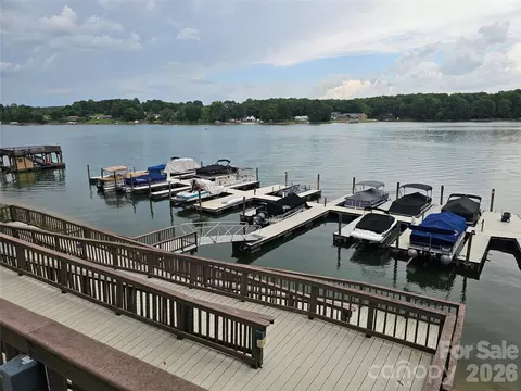 3675 W Bay Dr, Sherrills Ford, NC 28673