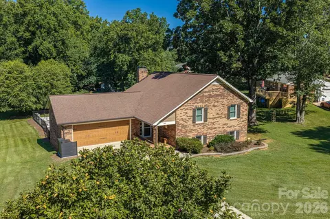 389 Caprice Cir, Lincolnton, NC 28092