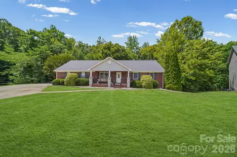 2013 Silvertip Ct, Belmont, NC 28012