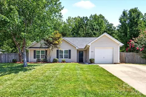 8732 Brookstead Meadow Ct, Charlotte, NC 28215