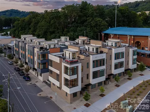1 Bauhaus Ct, Asheville, NC 28801
