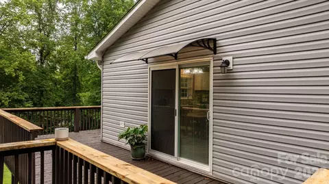 Exterior - 1172 Sunset Ct, Conover, NC 28613 photo 2 of 4