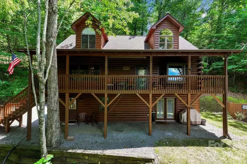 394 Hickory Dr, Waynesville, NC 28786