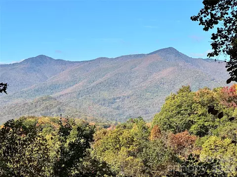 394 Hickory Dr, Waynesville, NC 28786