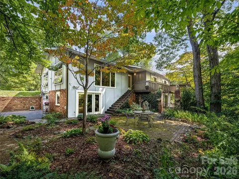 5 Hillcrest E Rd E, Asheville, NC 28804