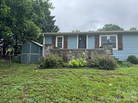 213 Sandy Creek Ct, Hendersonville, NC 28792