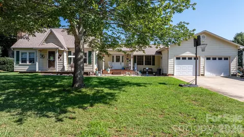 2504 Brentwood Cir, Lenoir, NC 28645