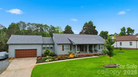 40 Candlewick Cove Dr, Taylorsville, NC 28681