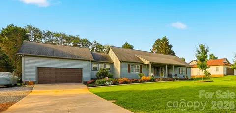 40 Candlewick Cove Dr, Taylorsville, NC 28681