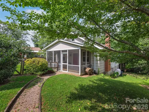 73 Fair Oaks Rd, Arden, NC 28704