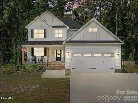 912 Sunset Dr, Carthage, NC 28327