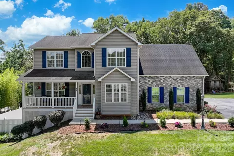 20 Good Day Ct, Candler, NC 28715