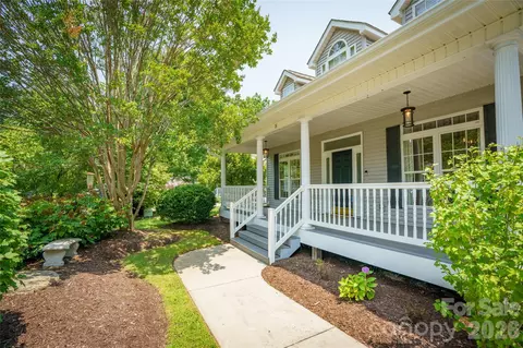 14 Waterbury Ct, Hendersonville, NC 28791