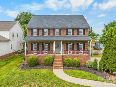 1005 Lisa Run Dr, Kernersville, NC 27284