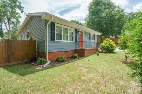 200 Point Cir, Belmont, NC 28012