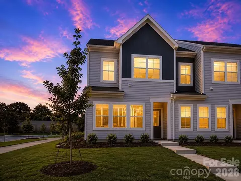4636 Lakeview Rd, Charlotte, NC 28216