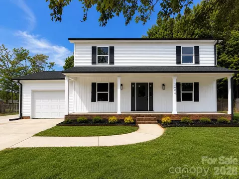 2606 Pine Forest Dr, Gastonia, NC 28056