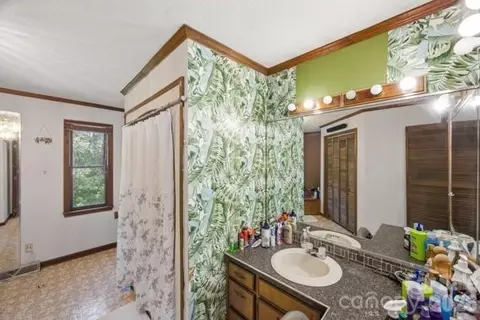 Bath - 1326 Columbus St, Albemarle, NC 28001 photo 1 of 2
