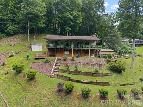 Exterior - 275 Knob Hill Estates Rd, Sylva, NC 28779 photo 2 of 9