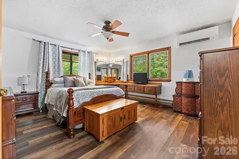 Bedroom - 275 Knob Hill Estates Rd, Sylva, NC 28779 photo 2 of 4