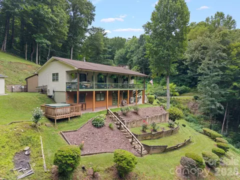 Exterior - 275 Knob Hill Estates Rd, Sylva, NC 28779 photo 3 of 9