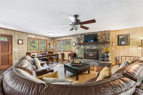 Living - 275 Knob Hill Estates Rd, Sylva, NC 28779 photo 2 of 2