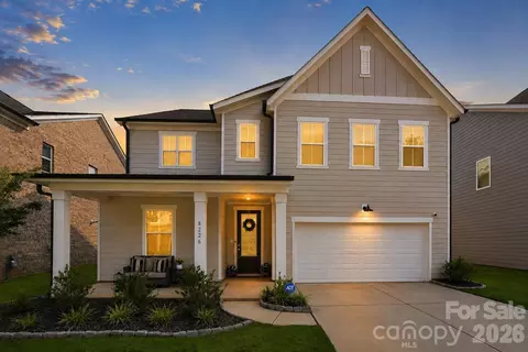 8226 Franklin Trail St, Charlotte, NC 28227