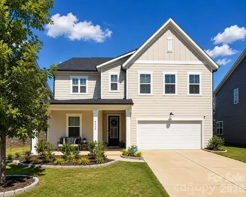 8226 Franklin Trail St, Charlotte, NC 28227