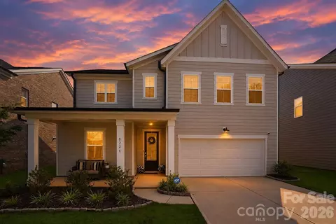 8226 Franklin Trail St, Charlotte, NC 28227
