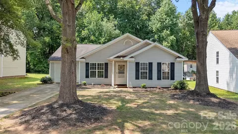 8019 Shiny Meadow Ln, Charlotte, NC 28215