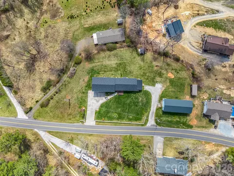 1086 Carters Ridge Rd, Spruce Pine, NC 28777 photo 2