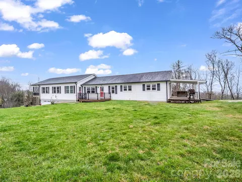 1086 Carters Ridge Rd, Spruce Pine, NC 28777 photo 3