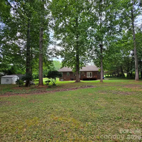 Exterior - 3402 Danial St, Conover, NC 28613 photo 2 of 6