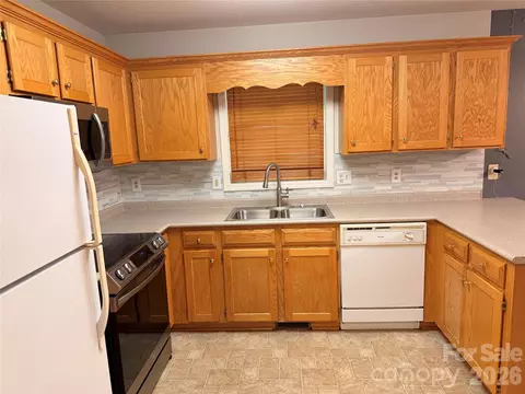Kitchen - 3402 Danial St, Conover, NC 28613 photo 2 of 4