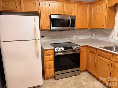 Kitchen - 3402 Danial St, Conover, NC 28613 photo 3 of 4