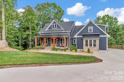 143 Sunny Morning Ct, Hendersonville, NC 28792