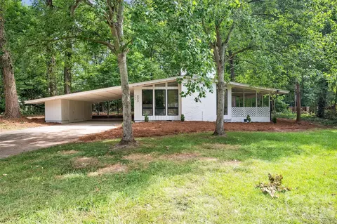 233 Dogwood Dr, Mount Holly, NC 28120