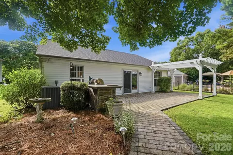 Exterior - 212 Chestnut Ave, Tega Cay, SC 29708 photo 4 of 4