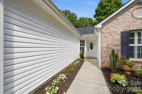 Exterior - 212 Chestnut Ave, Tega Cay, SC 29708 photo 2 of 4