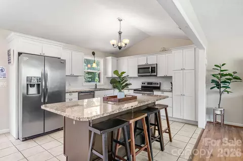 Kitchen - 5225 Wolfe Rd, Hickory, NC 28601 photo 2 of 6