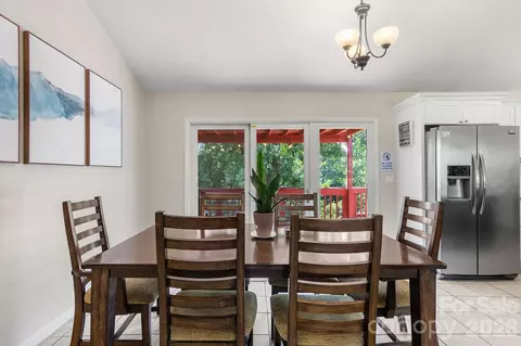 Dining - 5225 Wolfe Rd, Hickory, NC 28601 photo 1 of 1