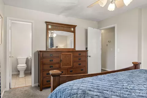 Bedroom - 5225 Wolfe Rd, Hickory, NC 28601 photo 2 of 5